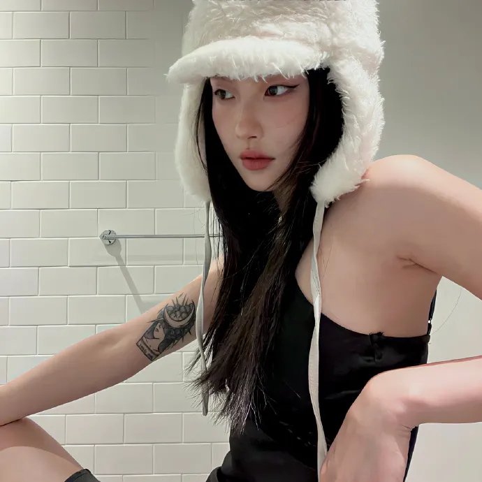 两个头一个大 海报